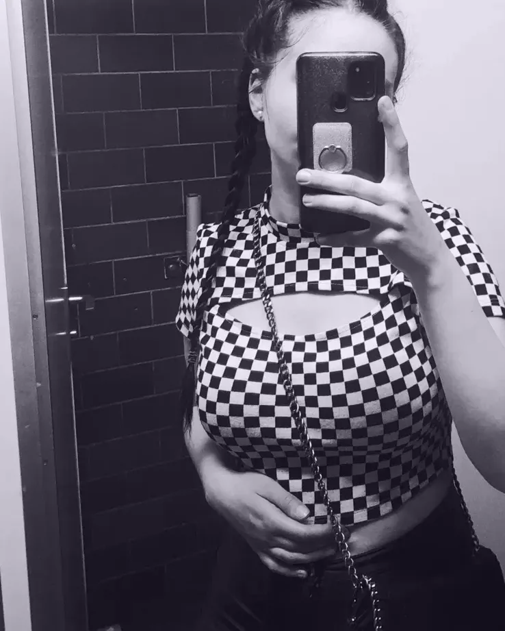 Annelie, 24