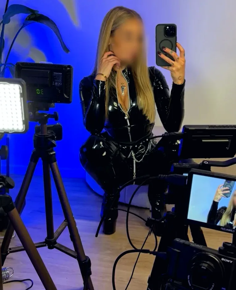 Camilla, 30