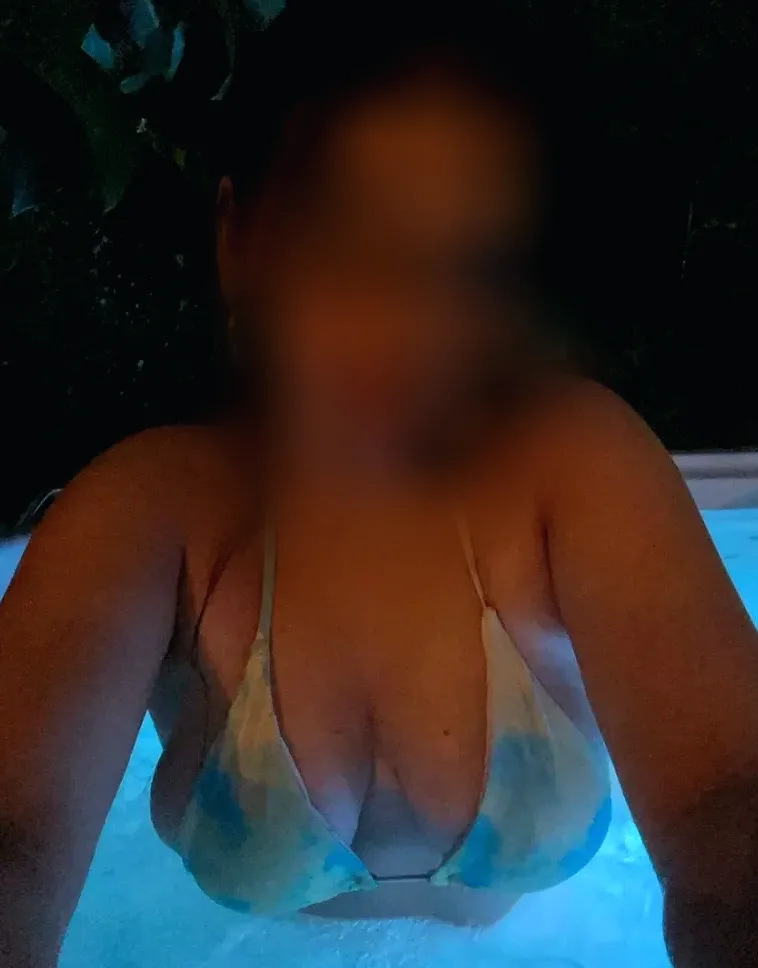 Caroline, 22
