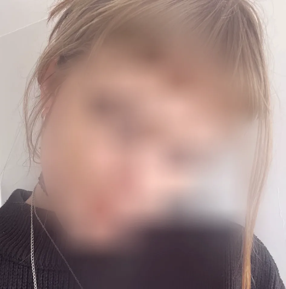 Dalia, 19