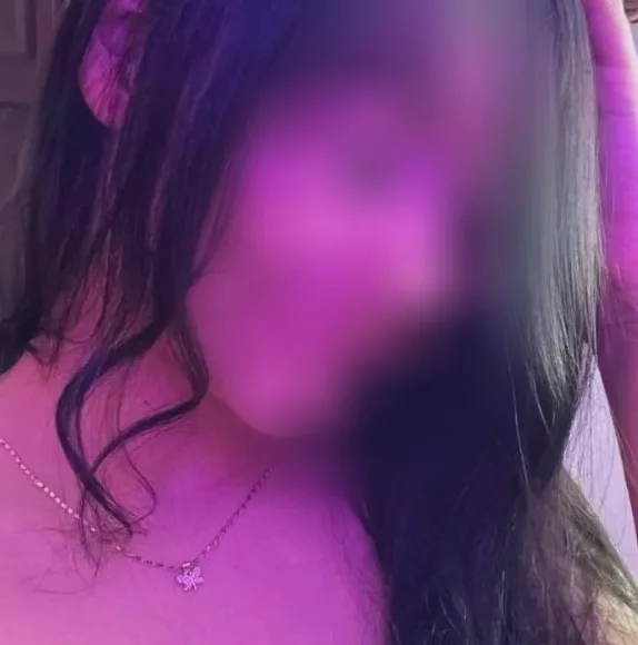 Sanela, 19