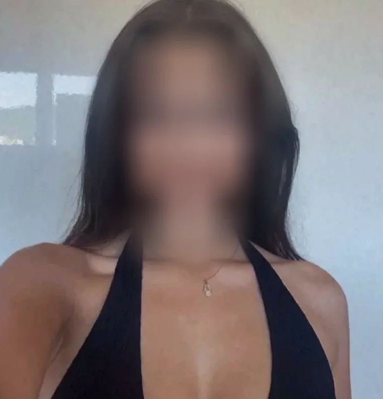 Sara, 23